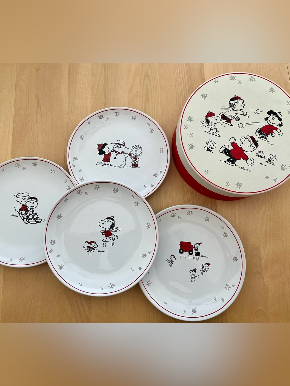 Winter Peanuts Plates